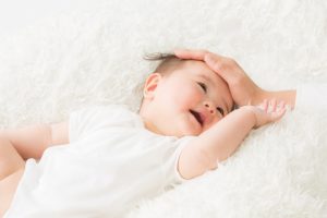 新生児期の赤ちゃんが寝てくれないのは母乳が原因？母乳量を増やす方法は？